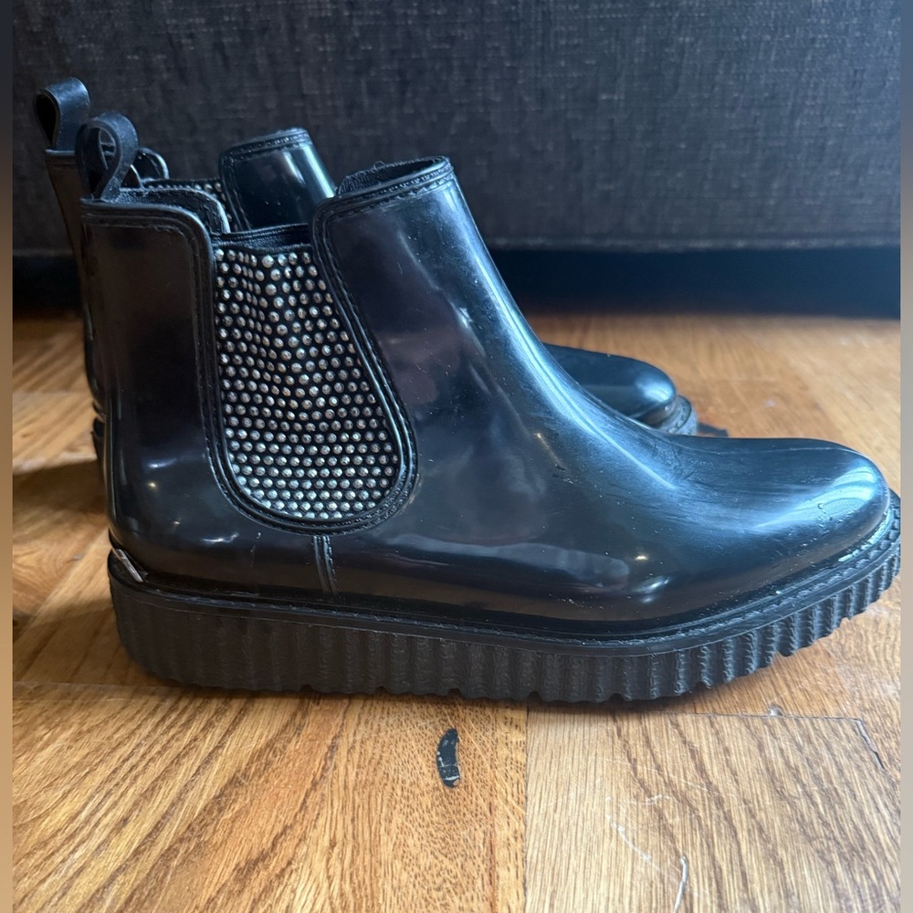 MICHAEL Michael Kors. Lulu Rain boot. Black. Size 8. - Picture 2 of 12